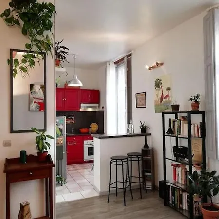 Place Capitole A 2 Pas De Cet Agreable T2 De 48m2 *